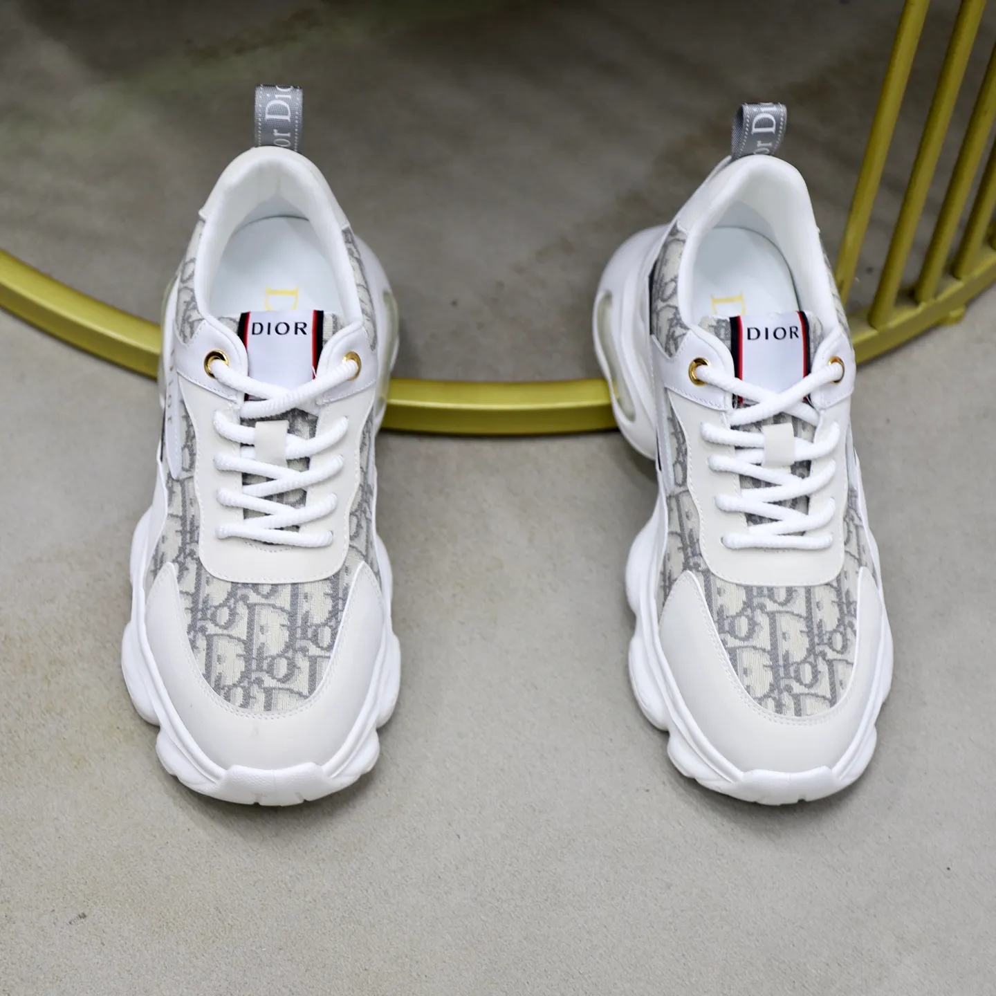 Ex-factory price: 462💰🙅‍♂️🙅‍♂️🙅‍♂️ Brand: Dior DIOR Standard code: 38-44 (45 customized) Grade: Same as the official website Material: Original cowhide material spliced with brand cloth Comfortable and breathable lining Lightweight and wear-resistant sports outsole Style category: Men's fashion casual shoes Running sports shoes Distinguished luxury brand elements Top luxury color: actual picture color